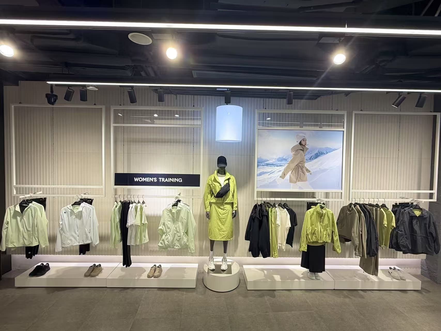 DESCENTE - Image 2