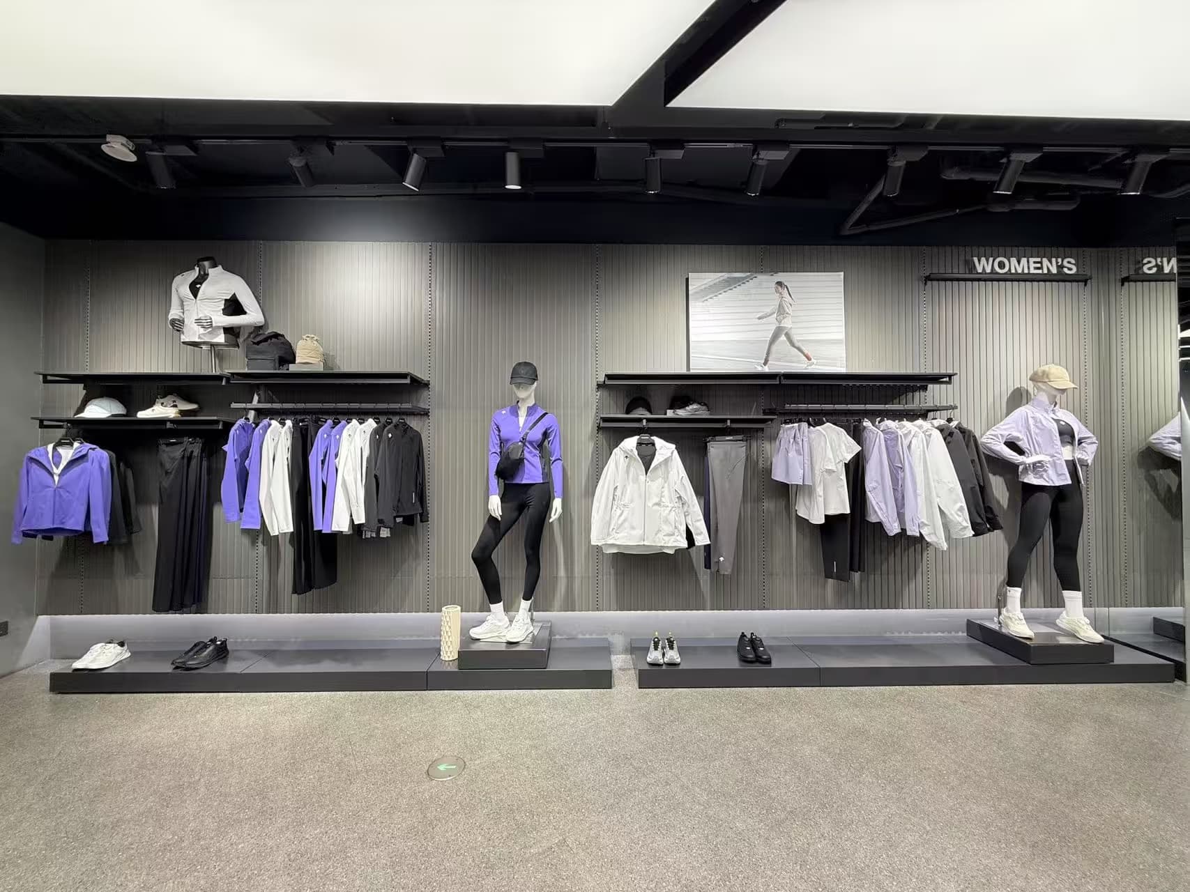 DESCENTE - Image 12