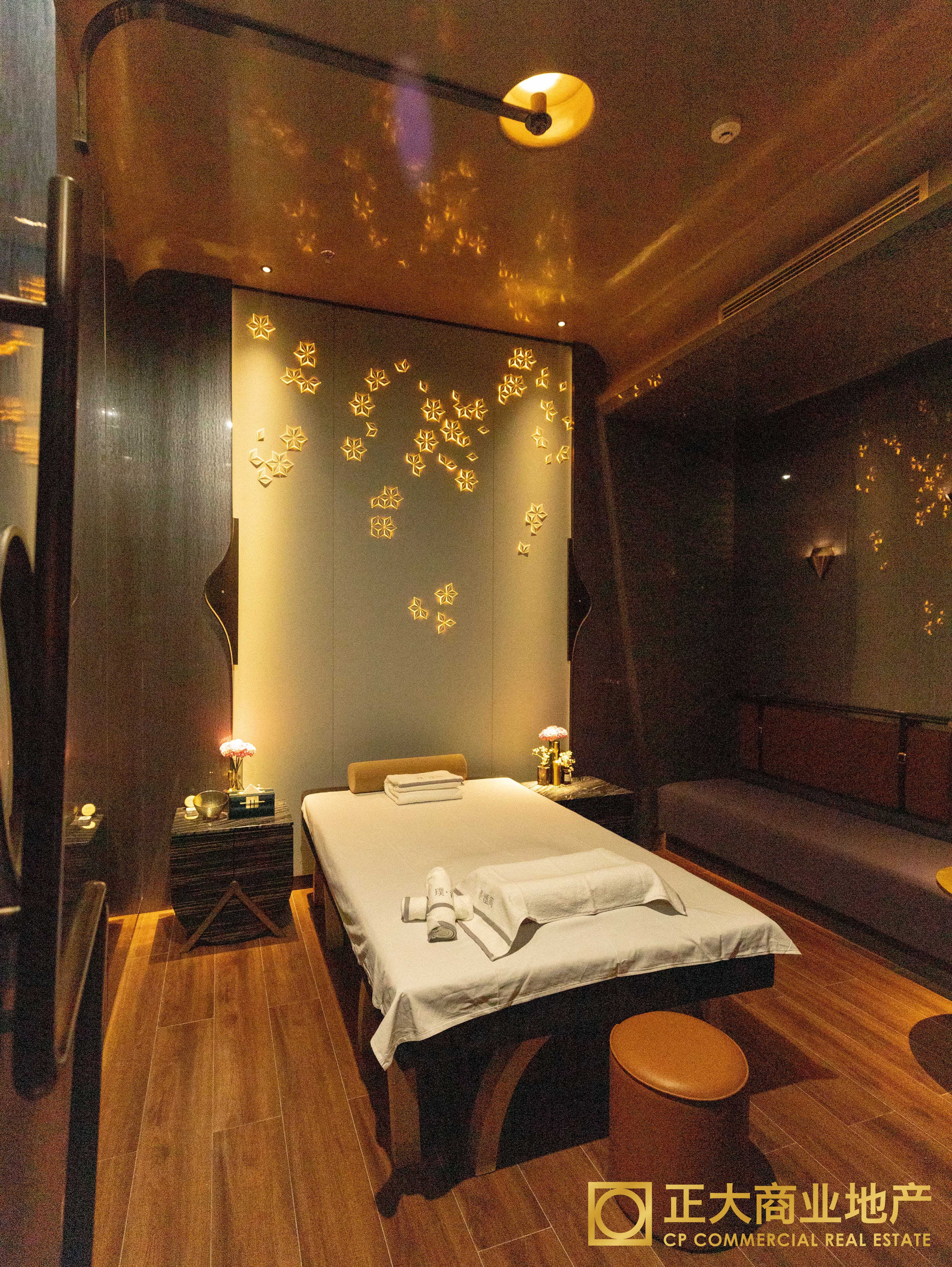 Careful Massage - Image 4